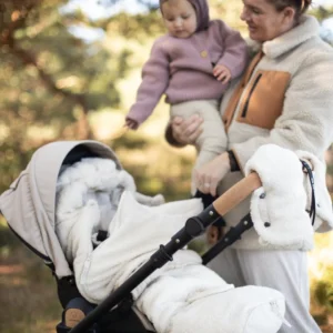 EasyGrow FNUGG pagarināms bērnu ratu guļammaiss krāsa Teddy Ivory