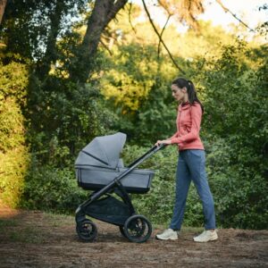 Inglesina APTICA XT QUATTRO bērnu ratu komplekts 3in1 ar autokrēsliņu Darwin Recline krāsa Taiga Green