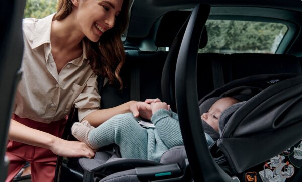 Ratini.lv | Darwin Infant 40-75cm Recline autokrēsliņš mazuļiem ar regulējamu slīpumu krāsa Battery Beige bilde #19